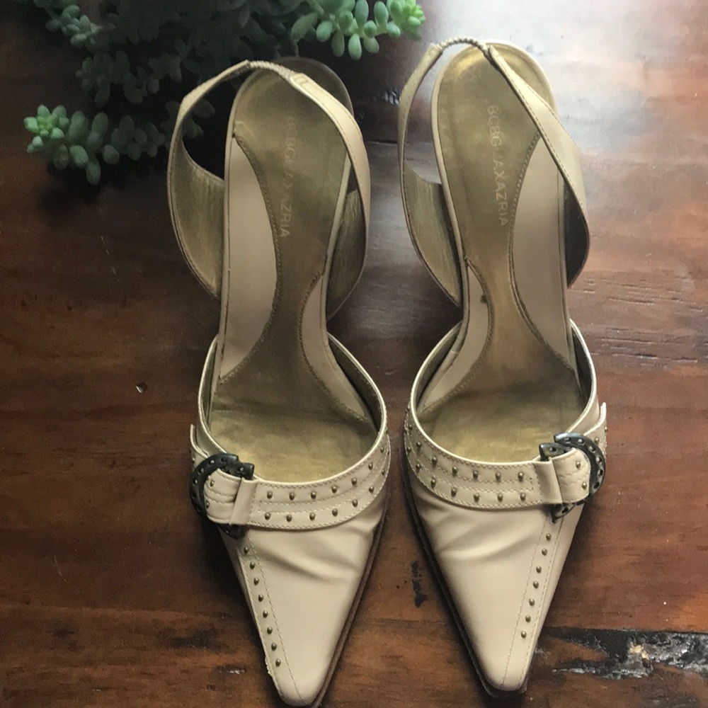 BCBG maxazria cream shoes preowned size 7.5
